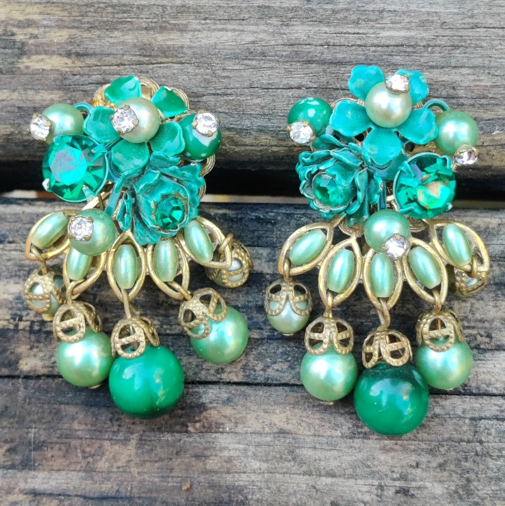 Vintage Beau's Jewels Green Rhinestone And Pearl Flower Earrings - Picture 2 of 7